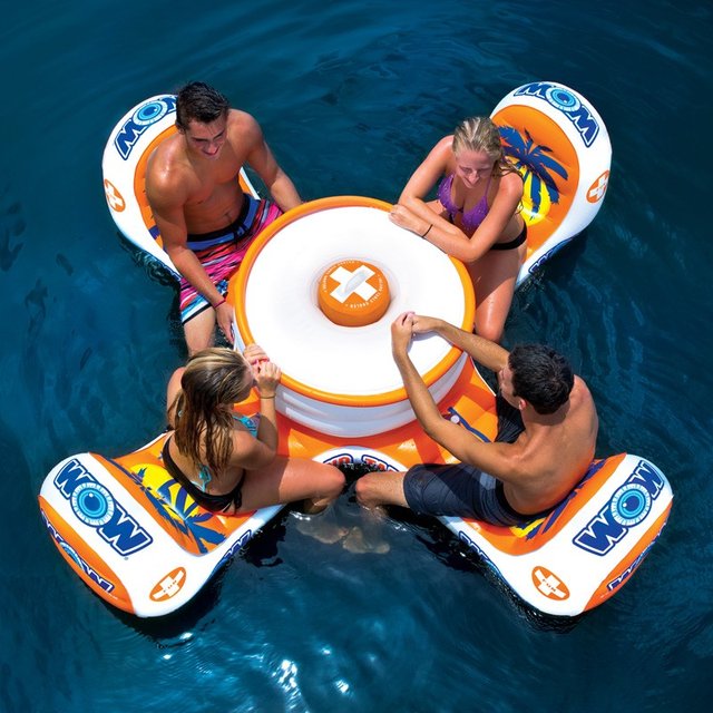 プールの真ん中で飲み会が開ける浮きテーブル『Island Table Float』