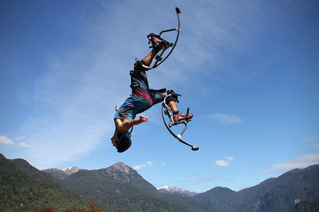 人類に新しい跳躍！『Air Trekkers（エアトレッカーズ）』空中を３メートルジャンプできる新型の竹馬ギア