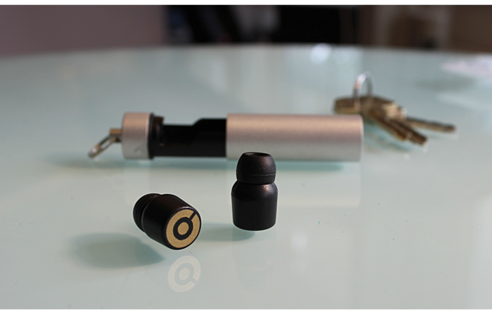 『Earin（イヤリン）』耳栓サイズの超小型Bluetoothイヤホン