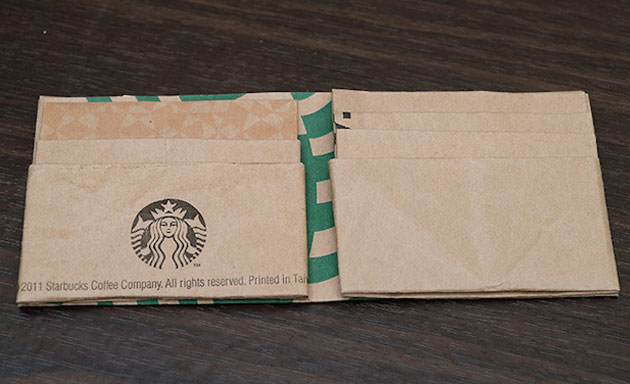 スターバックスの紙袋から折り畳み財布を折る方法が天晴すぎる