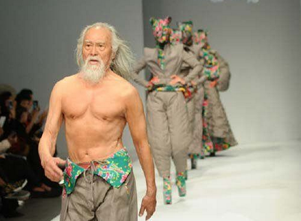 格好良すぎ！中国のファッションショーにリアル”亀仙人”現る！