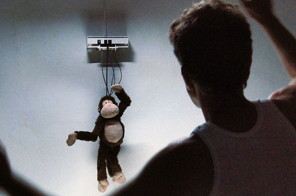 Arduino + Kinect で主人の動きを真似する猿の人形を作る『Monkey Business』