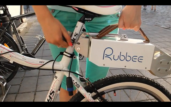自分の自転車に取り付けると電気自転車化してくれる着脱式ガジェット『Rubbee』