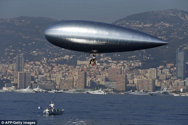 これは命がけ！フランスの冒険家が風の力だけで動く飛行船を開発し、地中海を横断
