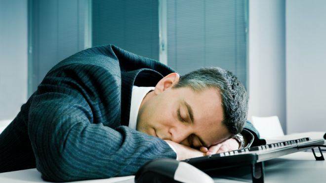 平日の睡眠不足は、週末にたっぷり寝ても完全にリセットできないことが判明【米研究】