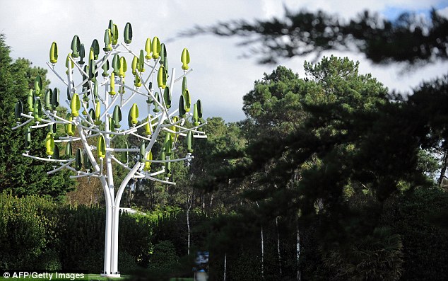 電力を生み出す”木”！仏科学者、風で電気を発生させる木『WIND TREE』を開発