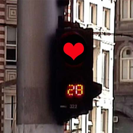 イライラをおさえるハート型の赤信号『Love in the City』