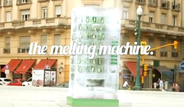 氷で出来た7UPのベンディングマシン『Melting Machine』