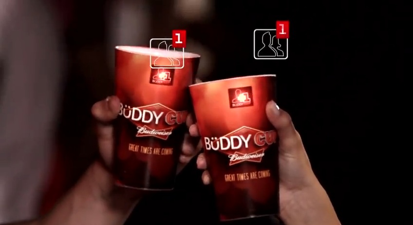 乾杯するだけで自動的にFacebook友達になるソーシャルなカップ『Buddy Cup』をバドワイザーが開発