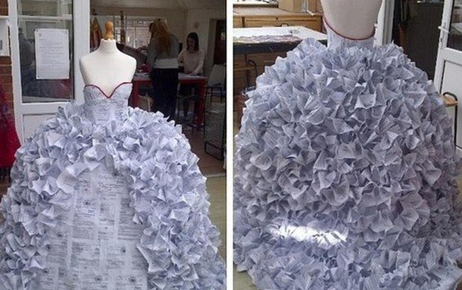 1500枚の離婚届けで作られたウェディングドレス