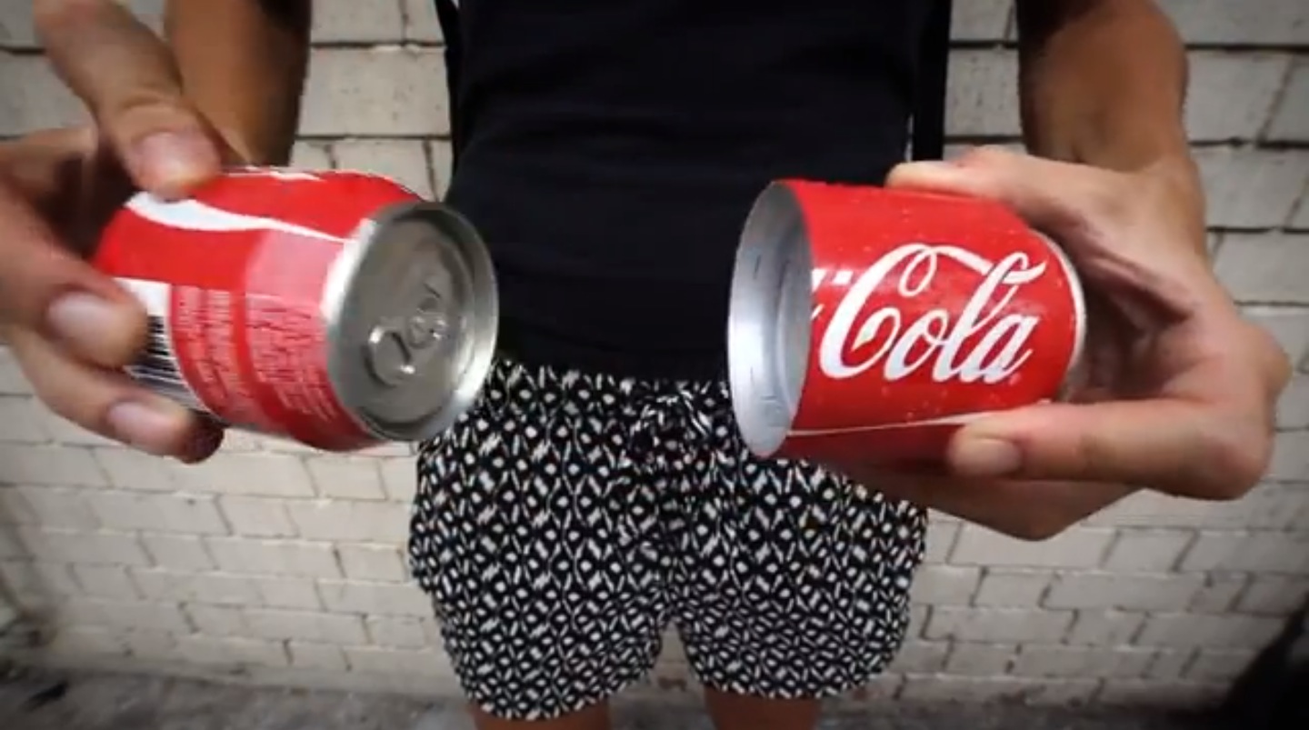 ２分割できるコカ・コーラ缶『Sharing Can』