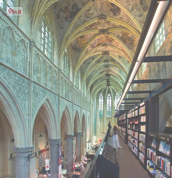 築７００年、世界で最も美しい書店『セレクサイズ書店 ドミニカネン店』