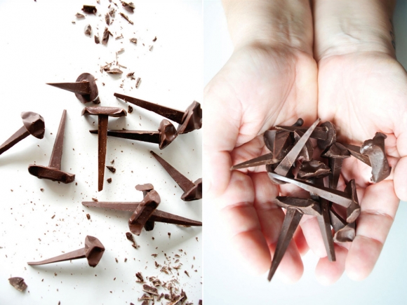 こんなバレンタインあり？相手を凍り付かせる釘型のチョコレート「Chocolate Nails」