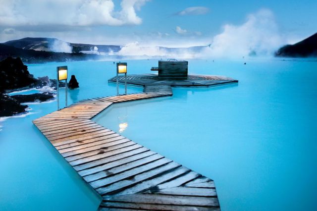 規格外の大きさ！アイスランドの巨大露天温泉『ブルーラグーン』