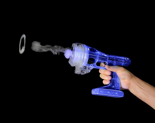 けむりの輪を撃つおもちゃの拳銃『Zero Blaster Vapor Vortex Generator』