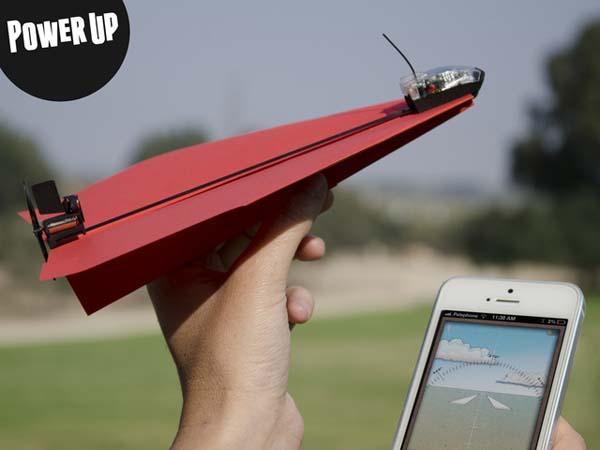 スマホからBluetooth経由でリモコン操作できる紙飛行機アタッチメント『PowerUp 3.0』